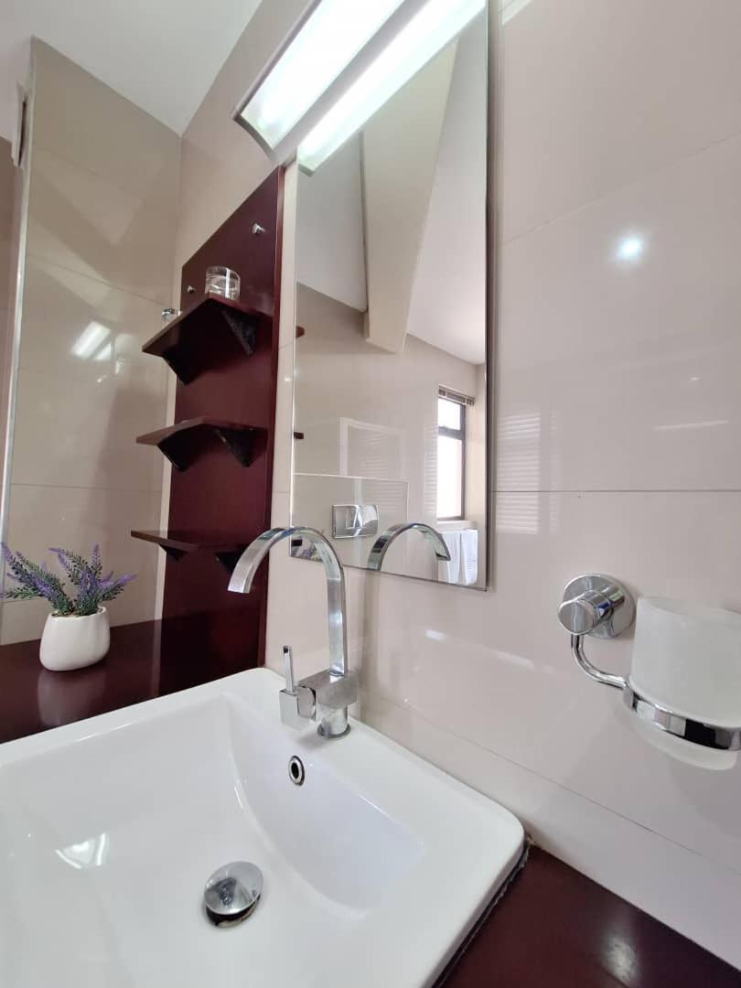 Camere Da Letto- Hotel-On-The Beach Self Catering Свакопмунд Экстерьер фото